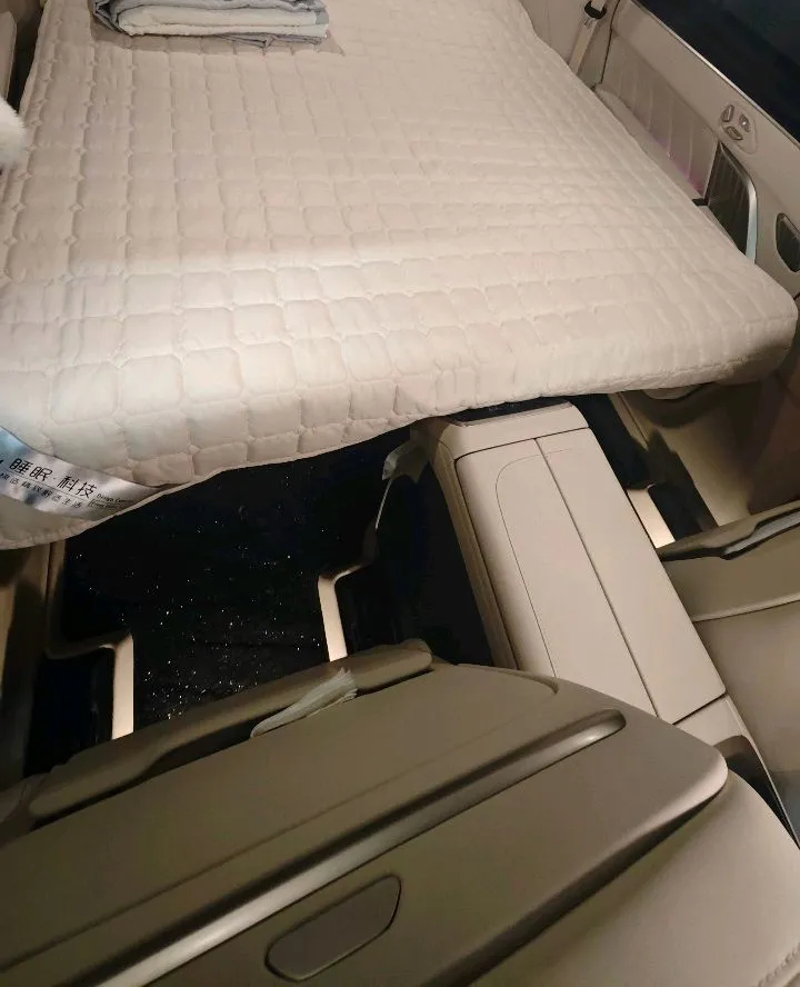 乐道L90七座版，二三排大床模式